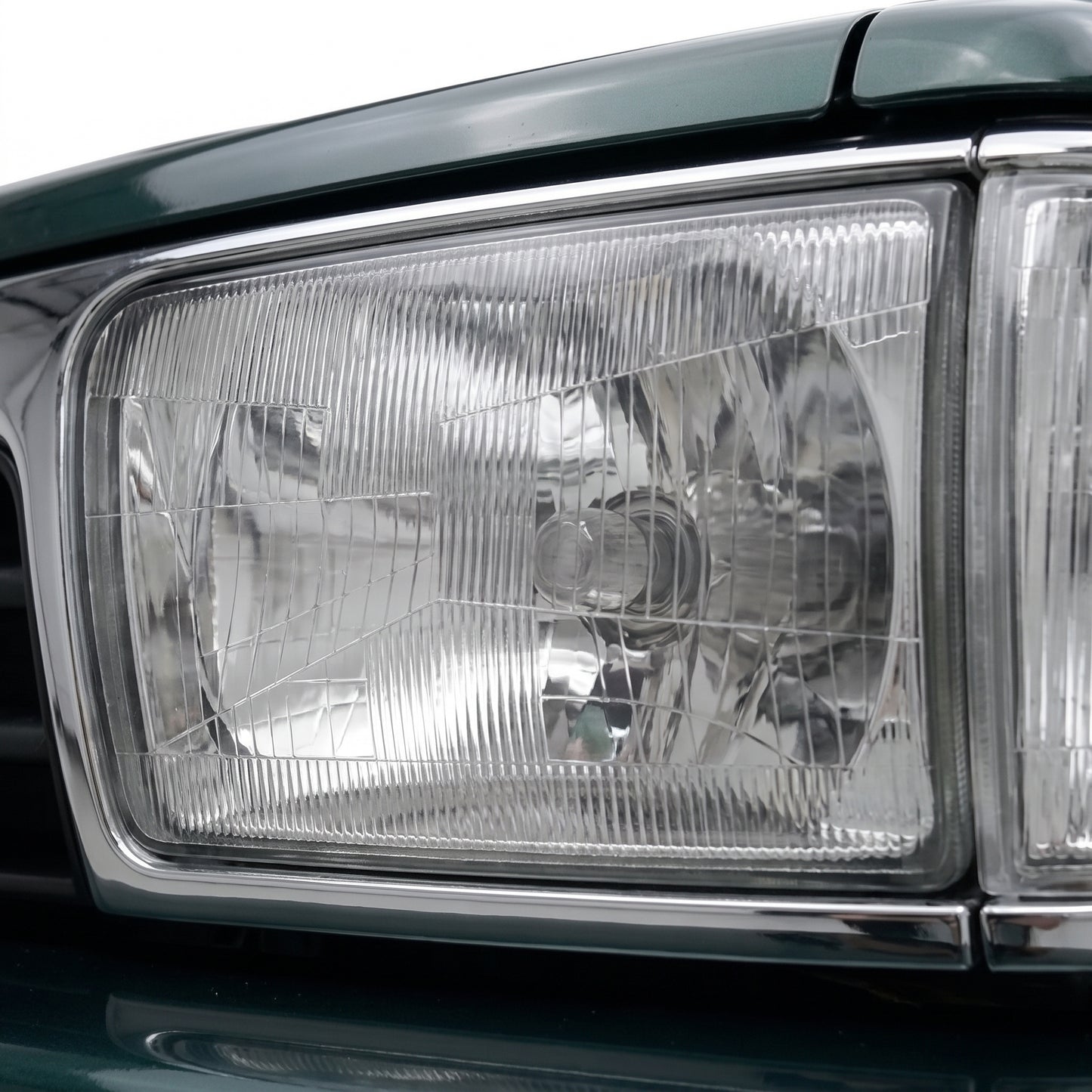 Toyota Surf / 4 Runner N130 (1991 - 1997) Halogen Headlights LH + RH