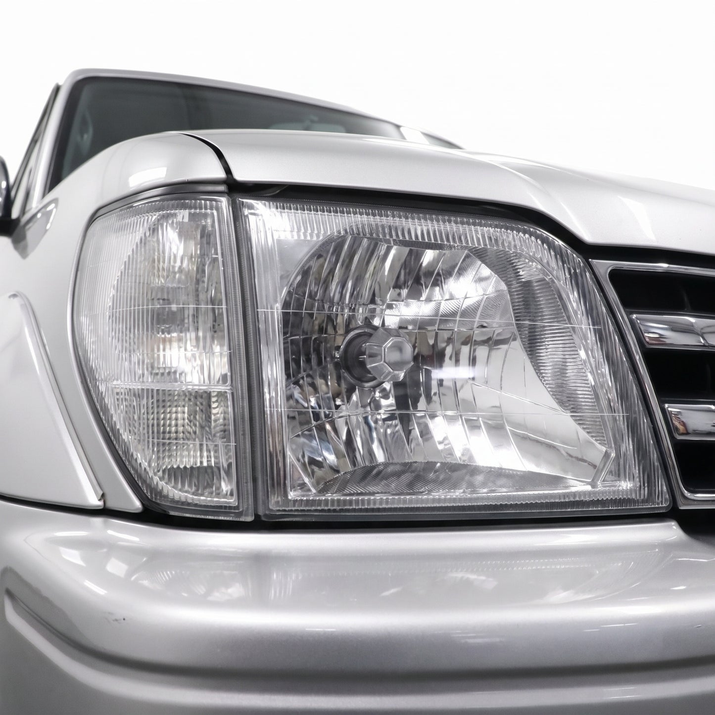 Toyota LandCruiser Prado 90 / 95 Series (1996 - 1999) Chrome OEM Style Headlights LH + RH