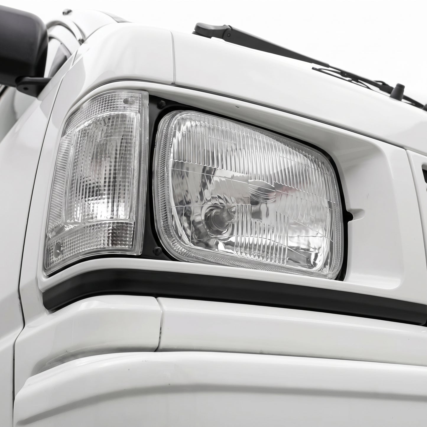 Toyota LiteAce M20 / M30 (1983 - 1989) Headlights with H4 Globe Glass Lens LH + RH