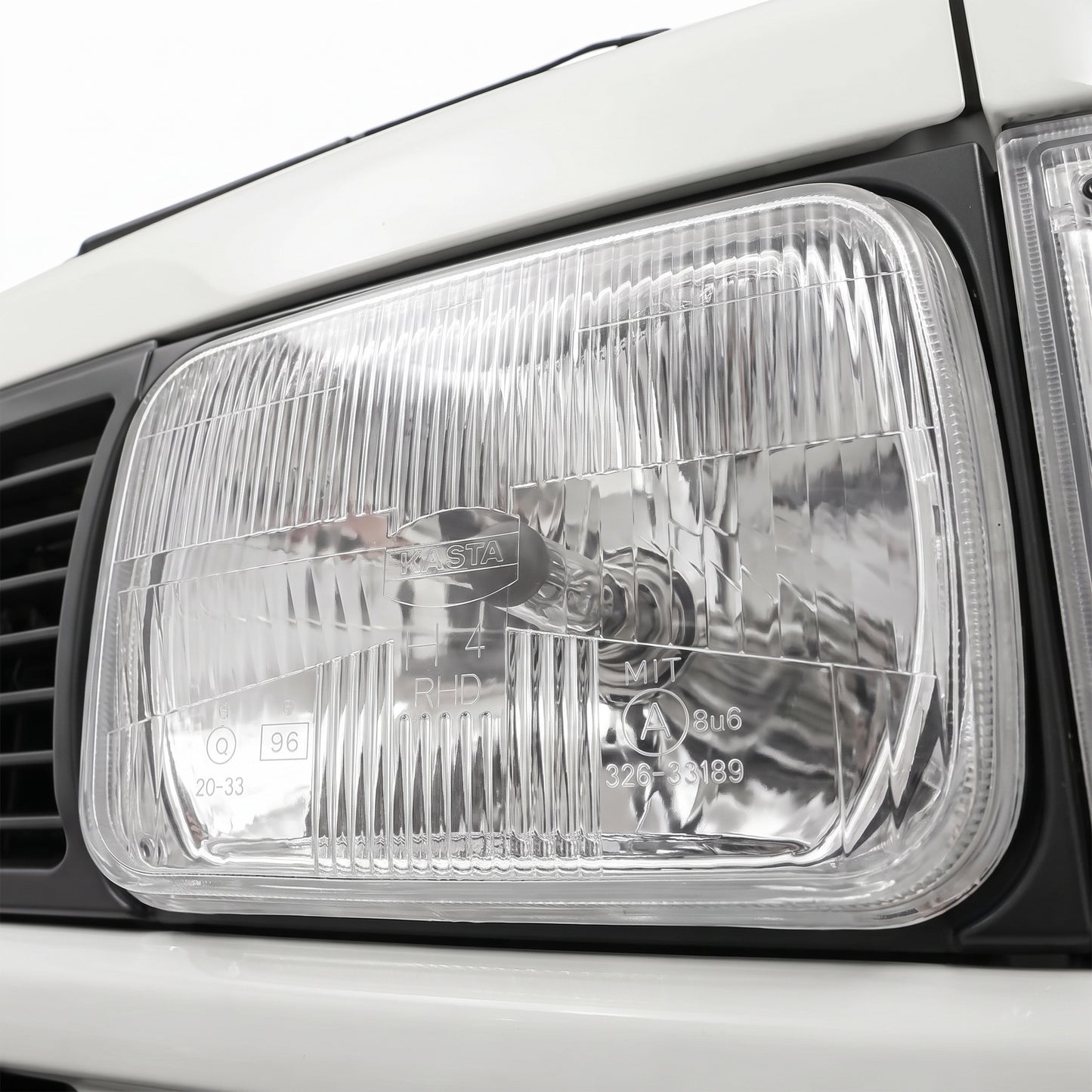 Toyota TownAce R20 / R30 Van (1992 - 1996) Headlights with H4 Globe Glass Lens LH + RH