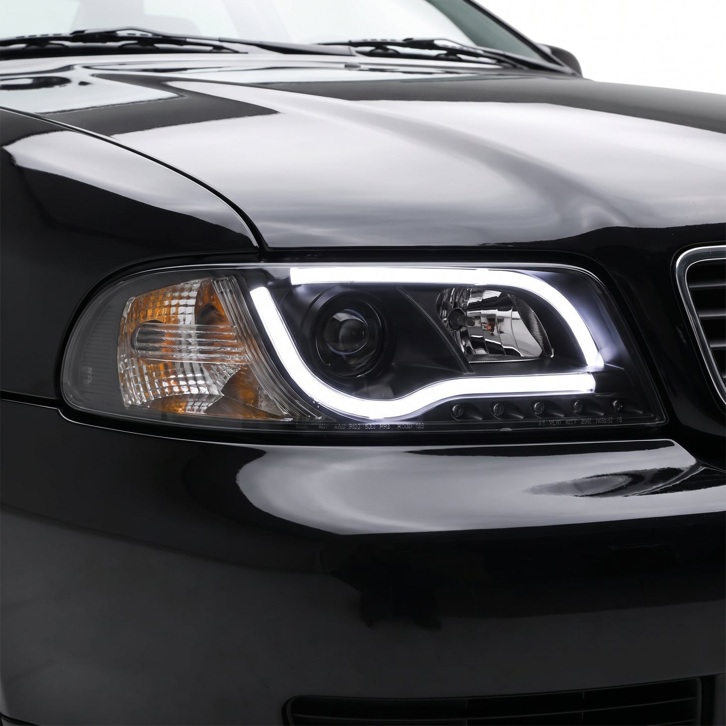 Audi A4 B5 (1995 - 1998) Black Day Time LED DRL Projector Headlights LH + RH