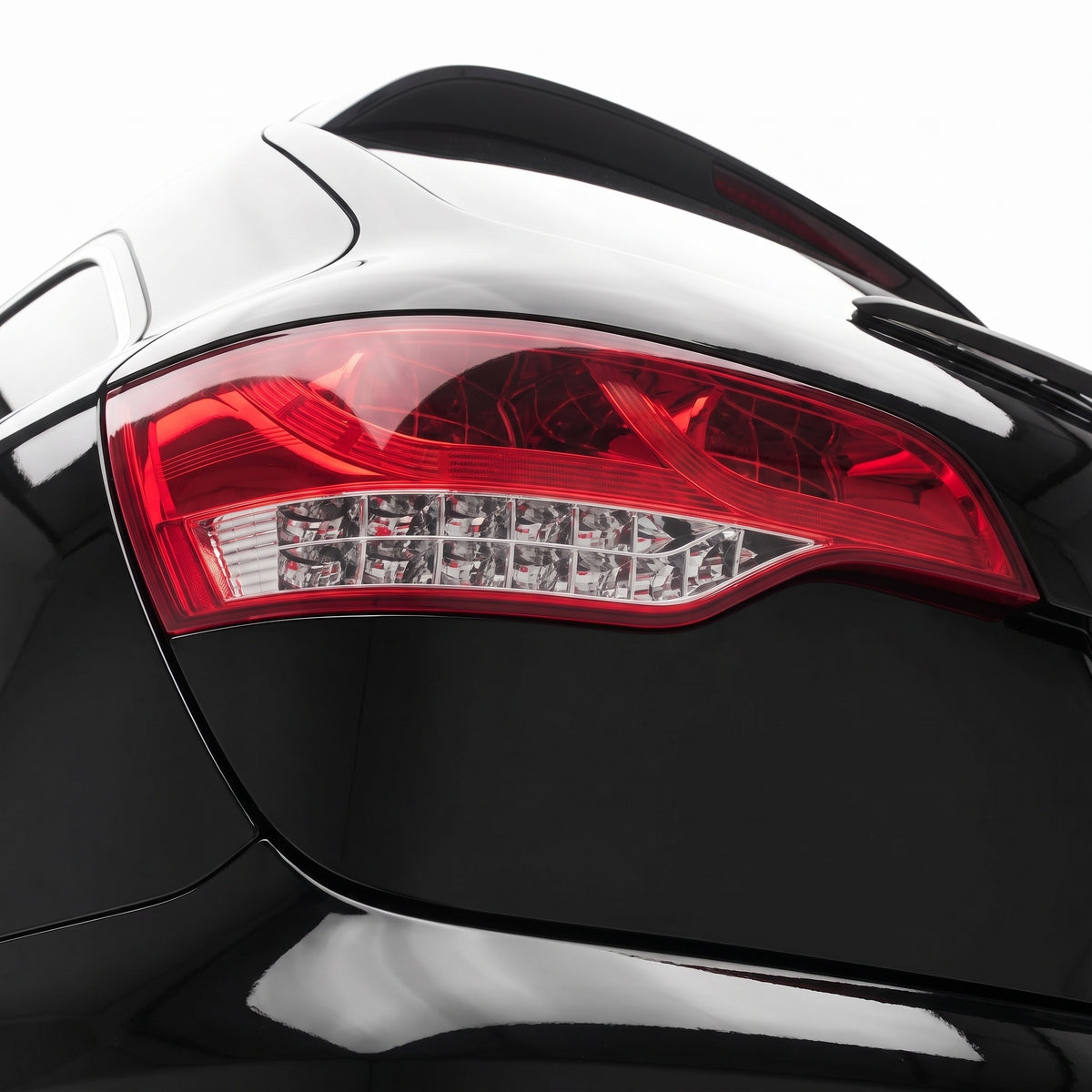 Audi Q7 4L (2005 - 2011) Full LED Tail Lights LH + RH installed close-up