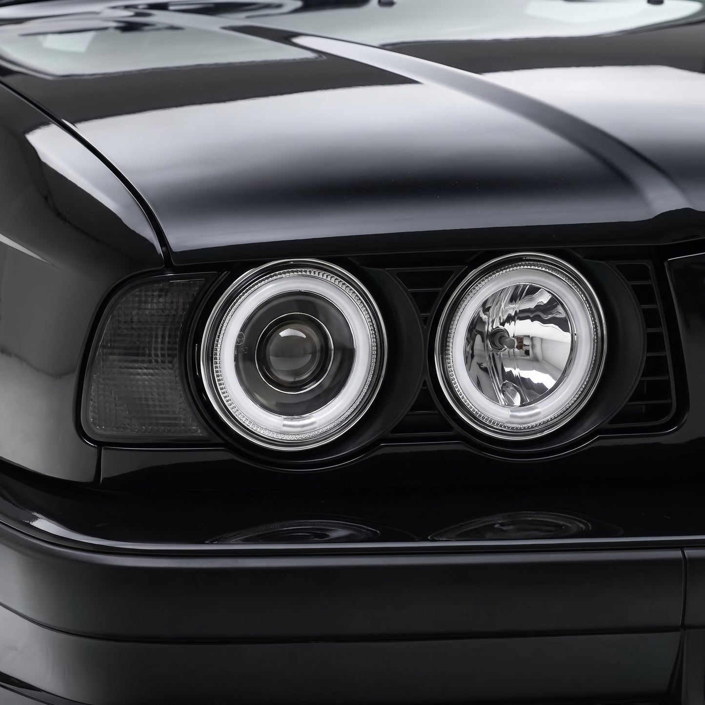 BMW 5 Series E34 (1987 - 1996) Crystal Clear CCFL Angel-Eye Projector Headlights LH + RH