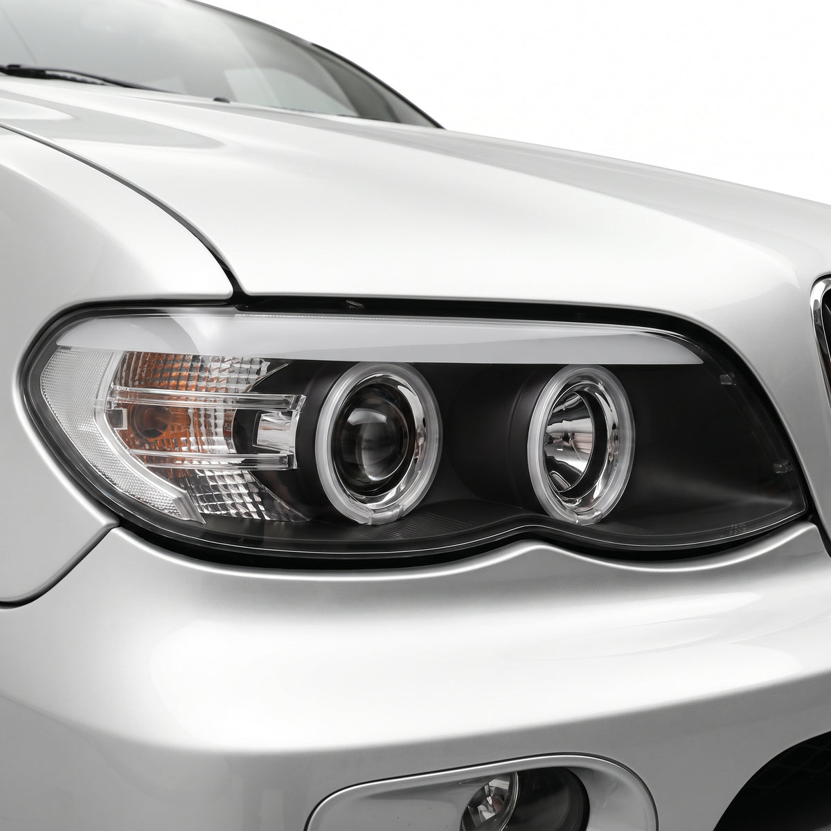 BMW X5 E53 (2004 - 2006) Halogen Model CCFL Angel-Eyes Projector Headlights LH + RH installed close-up