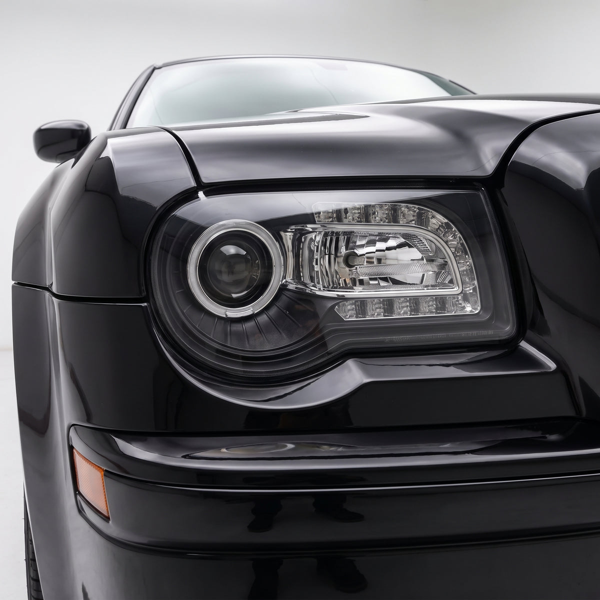 Chrysler 300C (2005 - 2012) LED Angel-Eyes Projector Headlights DRL LH + RH installed close-up