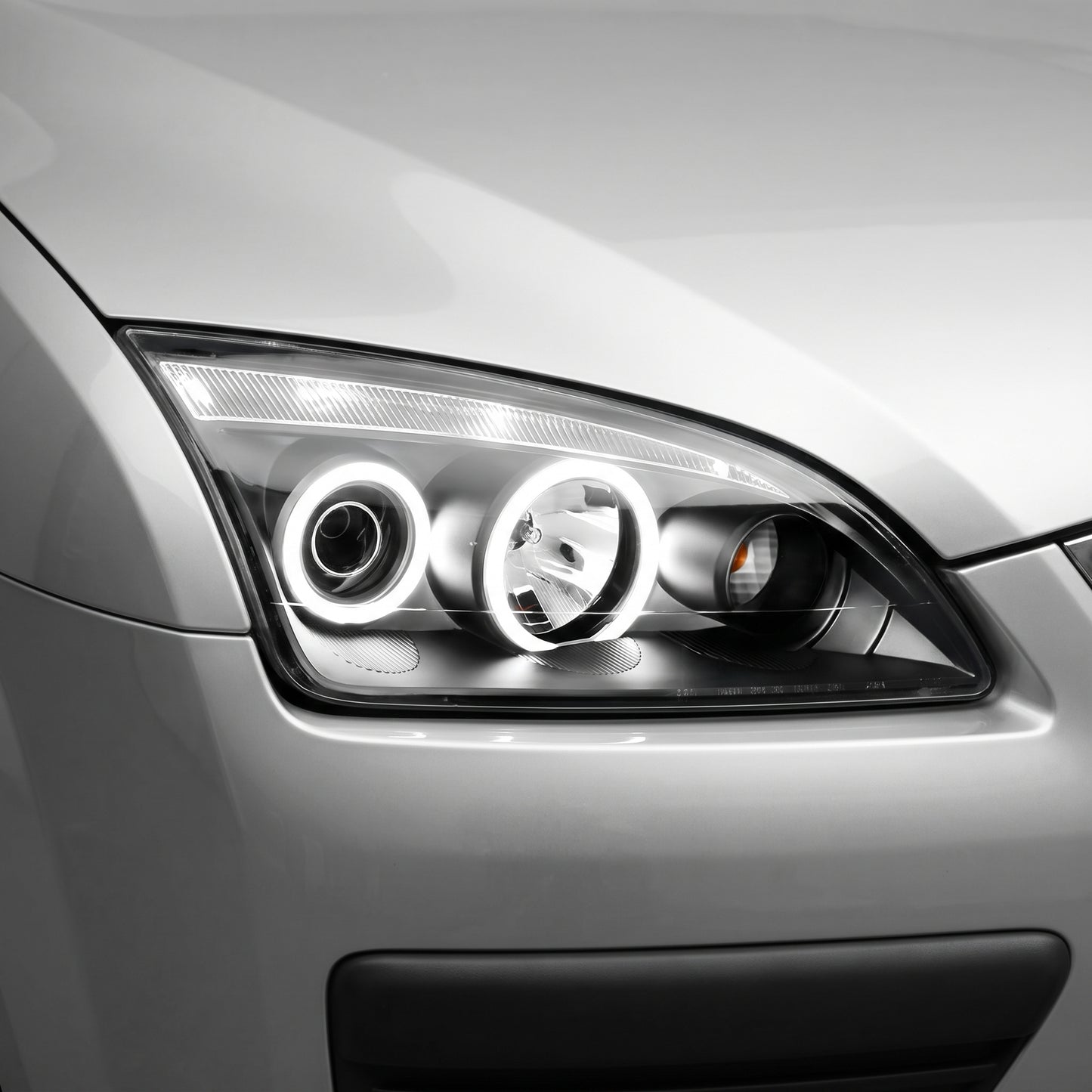 Ford Focus LS / LT (2005- 2008) CCFL Angel-Eyes DRL Projector Headlights LH + RH