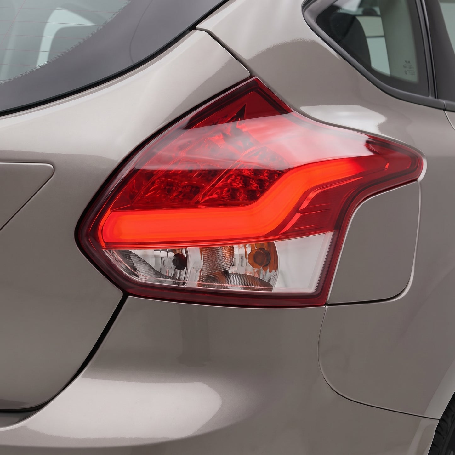 Ford Focus LW (2012 - 2015) Clear Red 3D LED Stripe Bar Tail Lights LH + RH