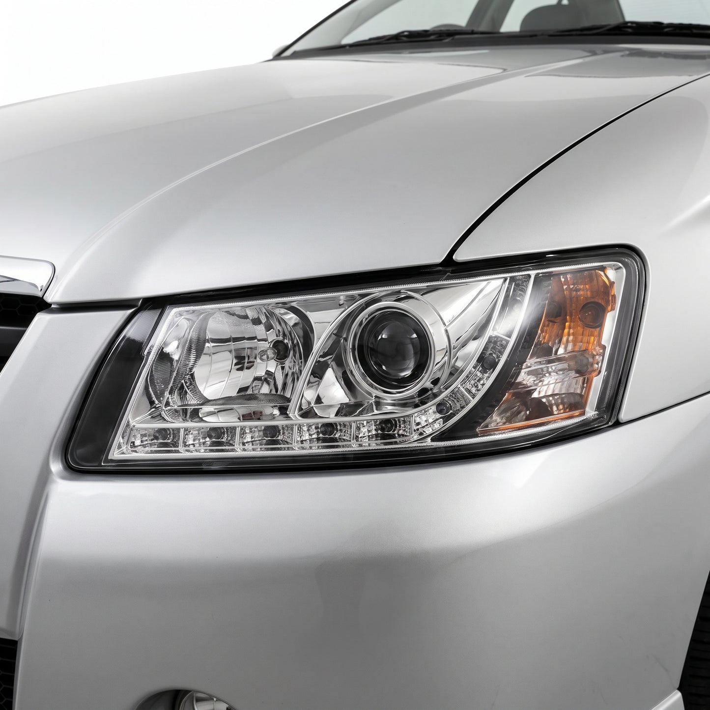 Holden Commodore VZ (2004 - 2007) Crystal Clear DRL LED Projector Headlights LH + RH