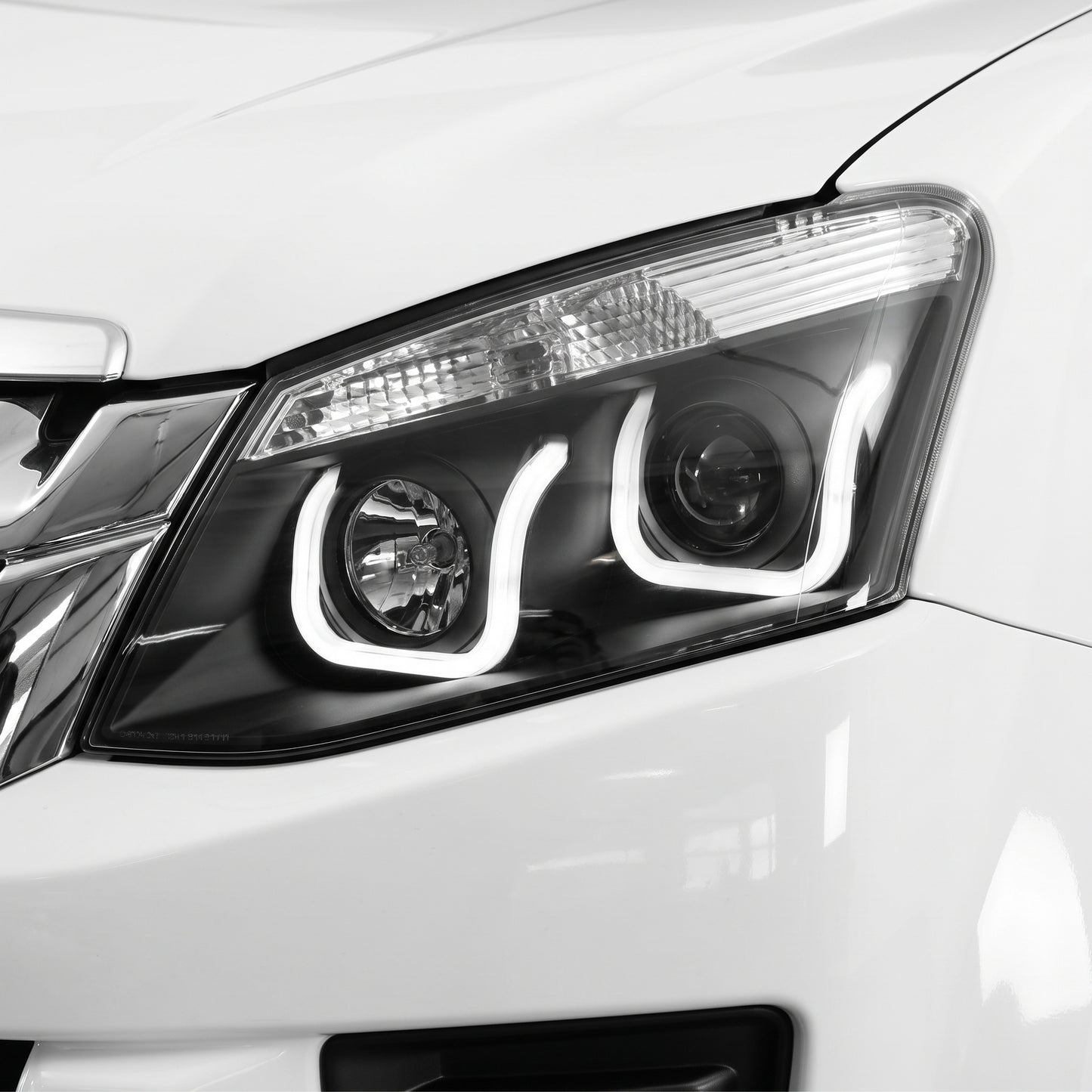 Isuzu D-MAX RT (2012 - 2016) 3D LED Stripe DRL Projector Headlights LH + RH