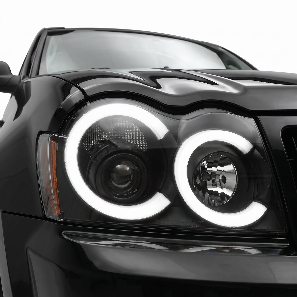 Jeep Grand Cherokee WH (2005- 2010) LED DRL Angel-Eyes Projector Headlights LH + RH installed close-up