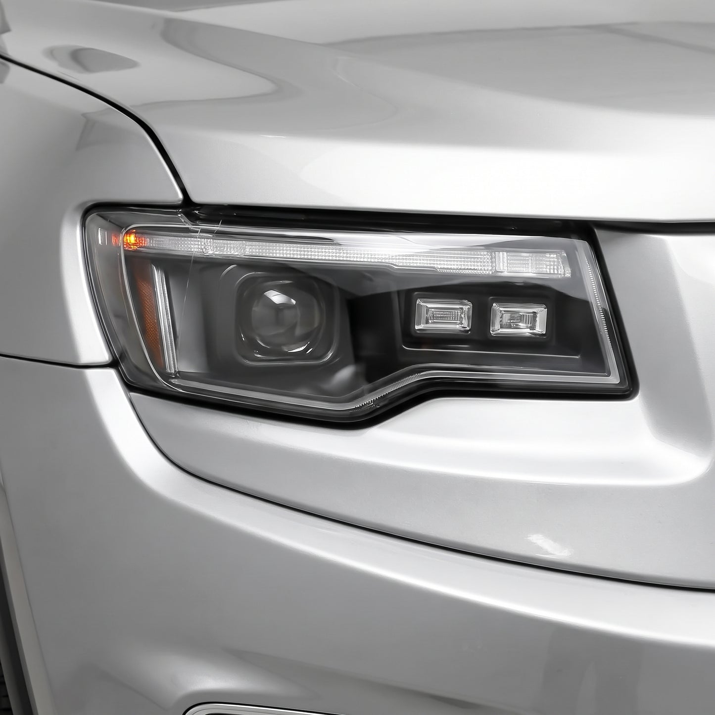 Jeep Grand Cherokee WK (2014 - 2021) (Replace Stock HID/Xenon model) LED DRL Projector With Sequential Indicators Headlights LH + RH