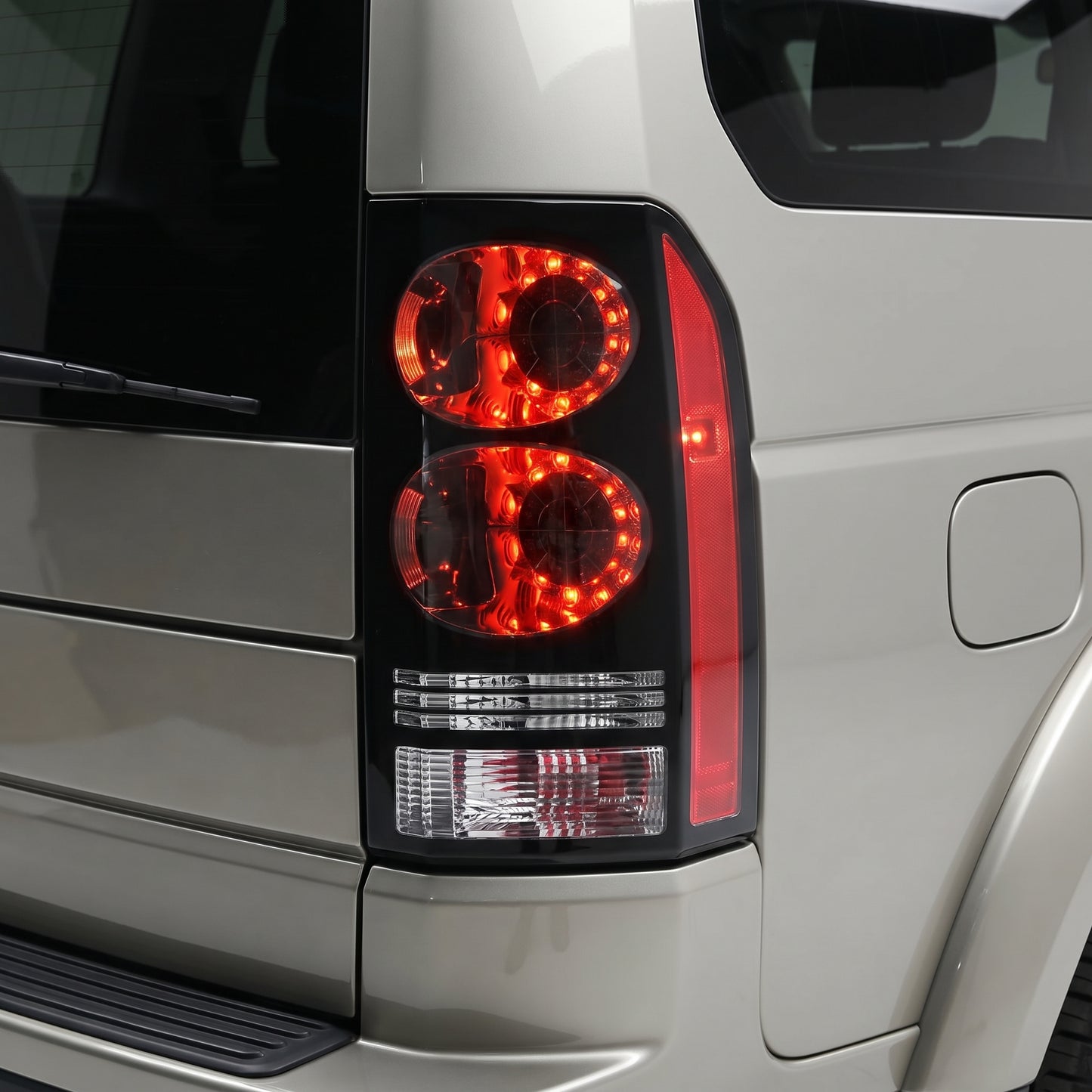 Land Rover Discovery III / IV L319 (2005 - 2016) Black Update LED Tail Lights LH + RH