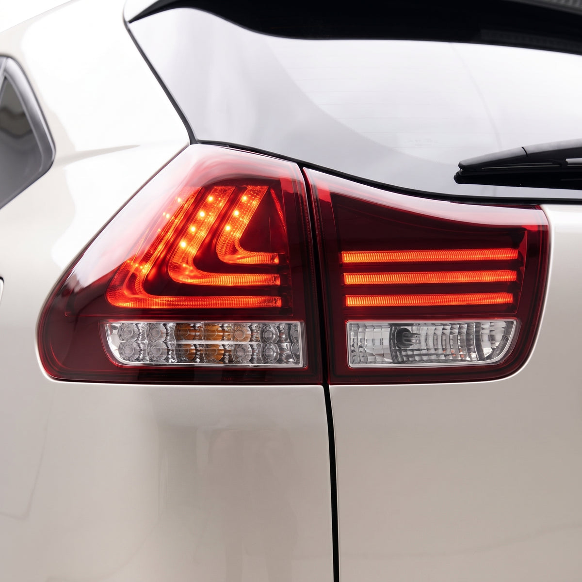 Lexus RX GSU / MCU / MHU (2003 - 2008) 3D LED Stripe Bar Tail Lights LH + RH installed close-up