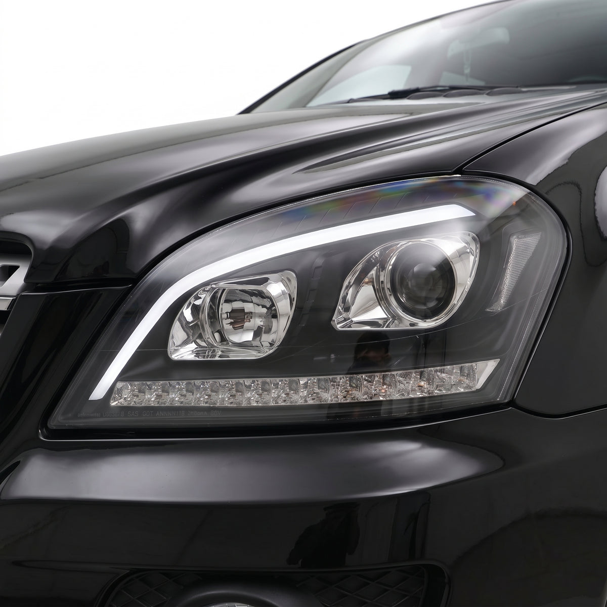 Mercedes-Benz M-Class W164 (2006 - 2008) DRL Projector Headlights with LED Sequential Indicators LH + RH installed close-up