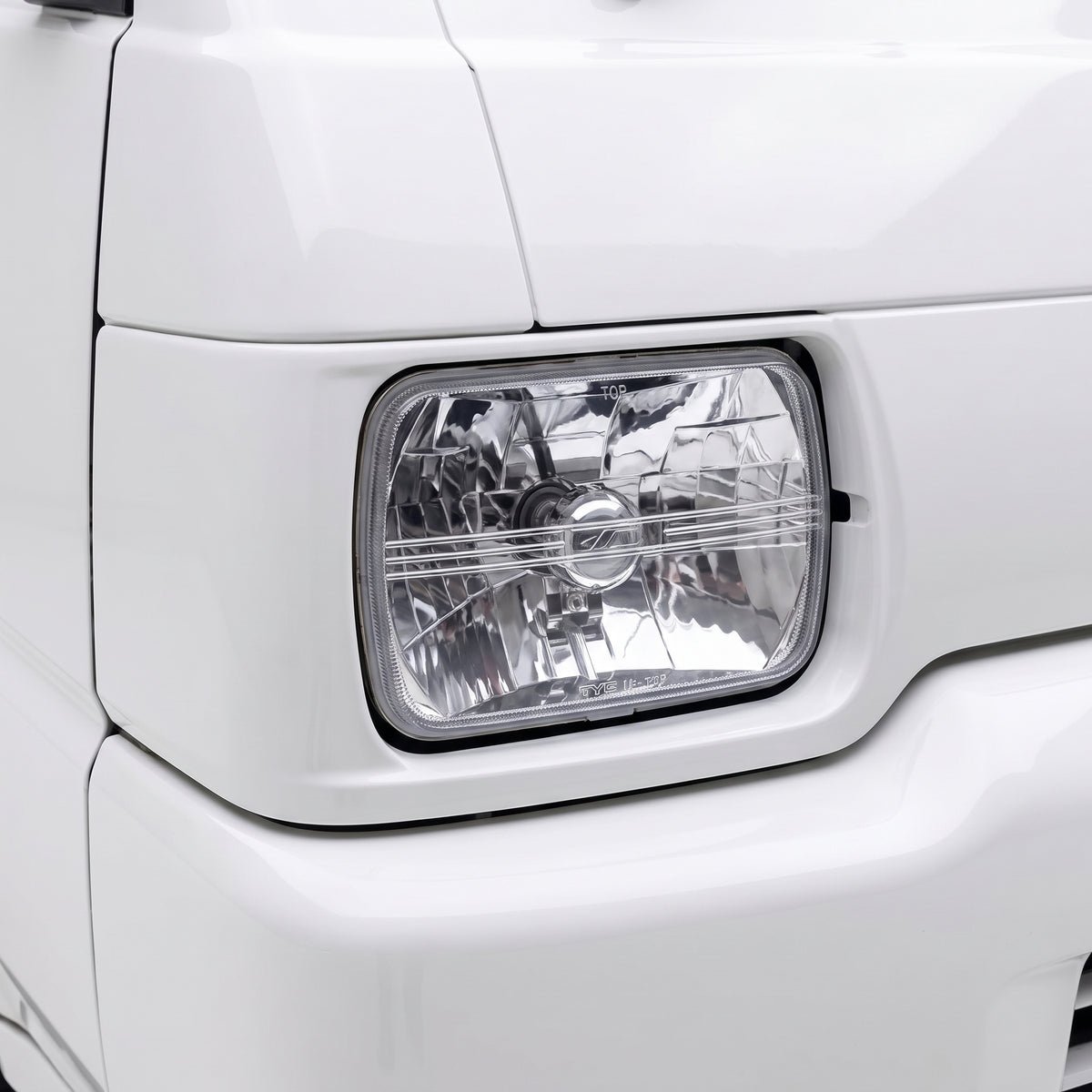 Mitsubishi L300 Express SF / SG / SH / SJ (1986 - 1994) Headlights with H4 Globe Glass Lens LH + RH installed