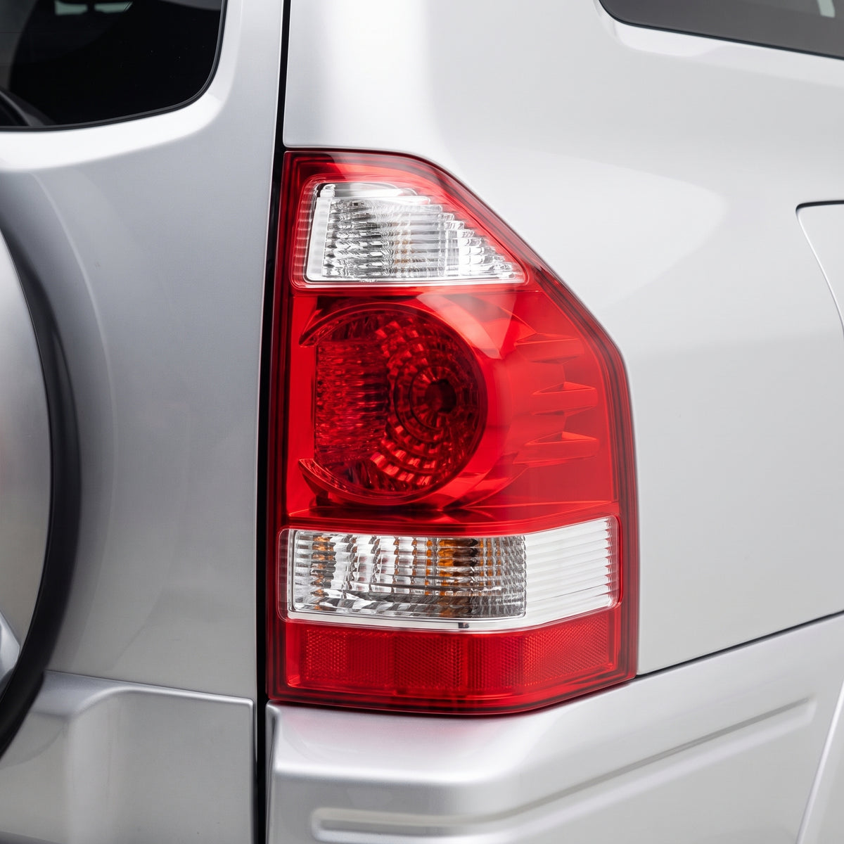 Mitsubishi Pajero NM / NP (2000 - 2006) Tail Lights LH + RH installed