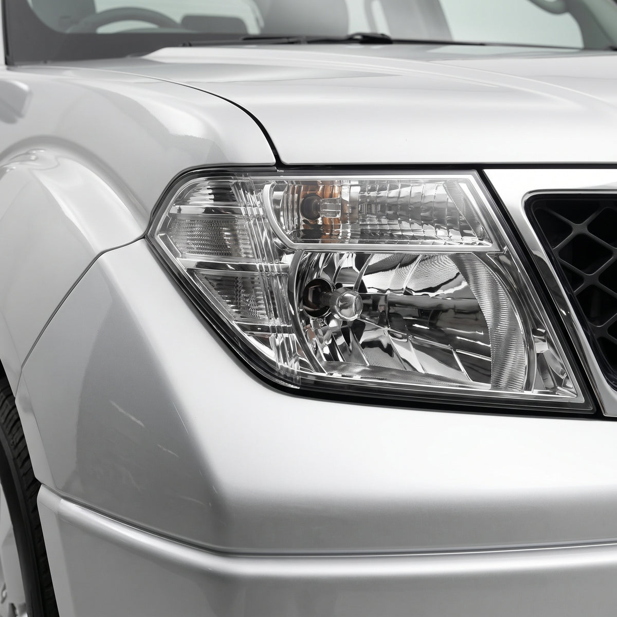 Nissan Navara D40 (2010 - 2015) Headlights No Xenon With Motor LH + RH installed