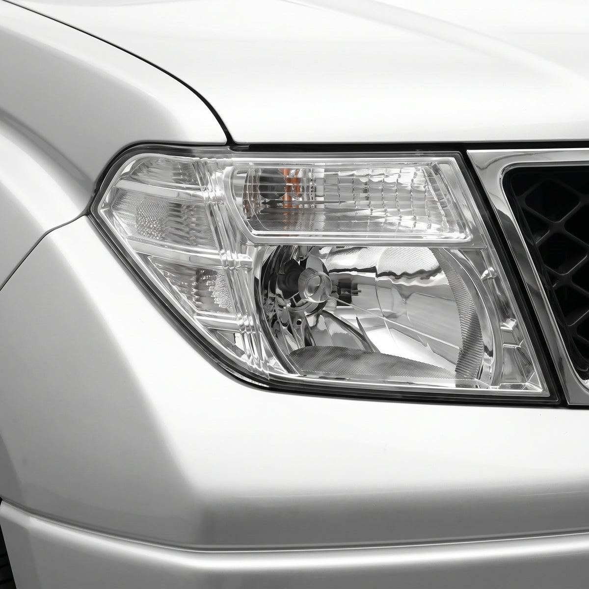 Nissan Navara D40 (2010 - 2015) Headlights No Xenon Without Motor LH + RH installed