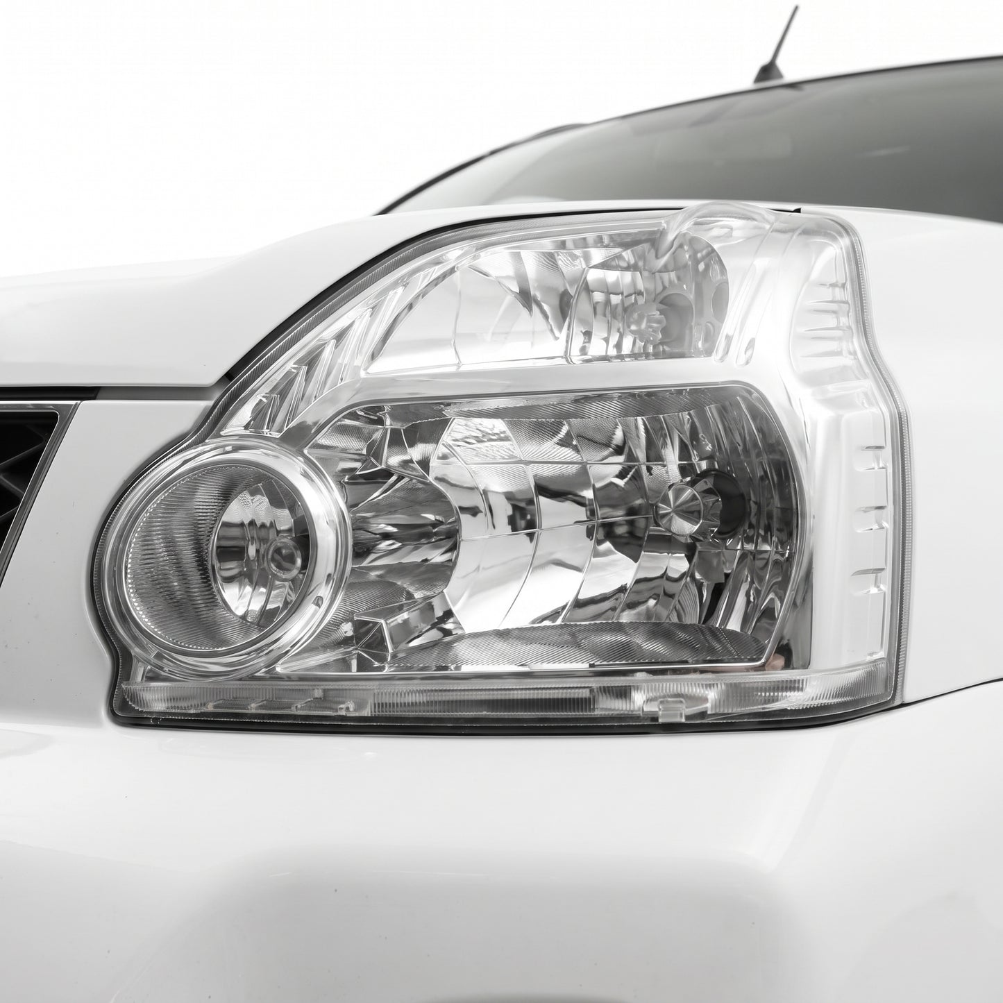 Nissan X-Trail T31 (2007 - 2010) Chrome Halogen OEM Style Headlights LH + RH
