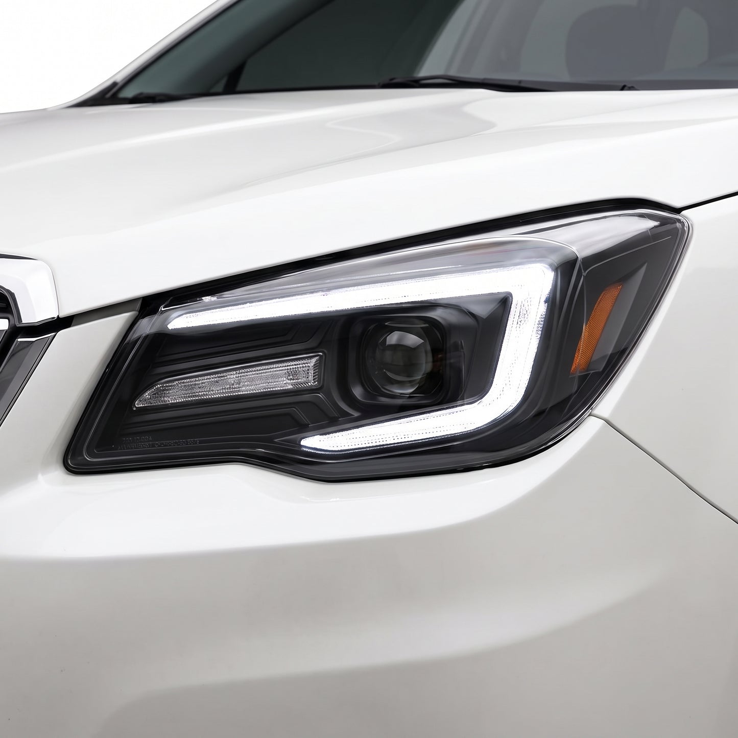 Subaru Forester SJ (2013- 2018) HID / Xenon Model LED DRL Projector Headlights LH + RH