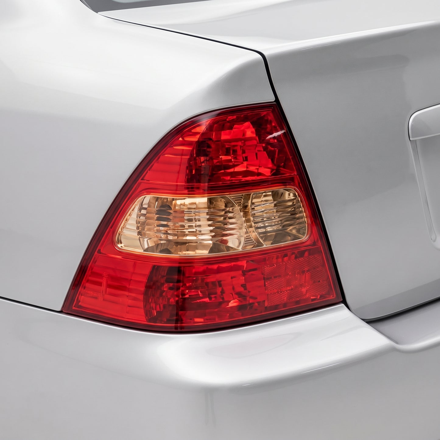 Toyota Corolla E120 / ZZE122 Sedan (2000 - 2004) Tail Light LH + RH