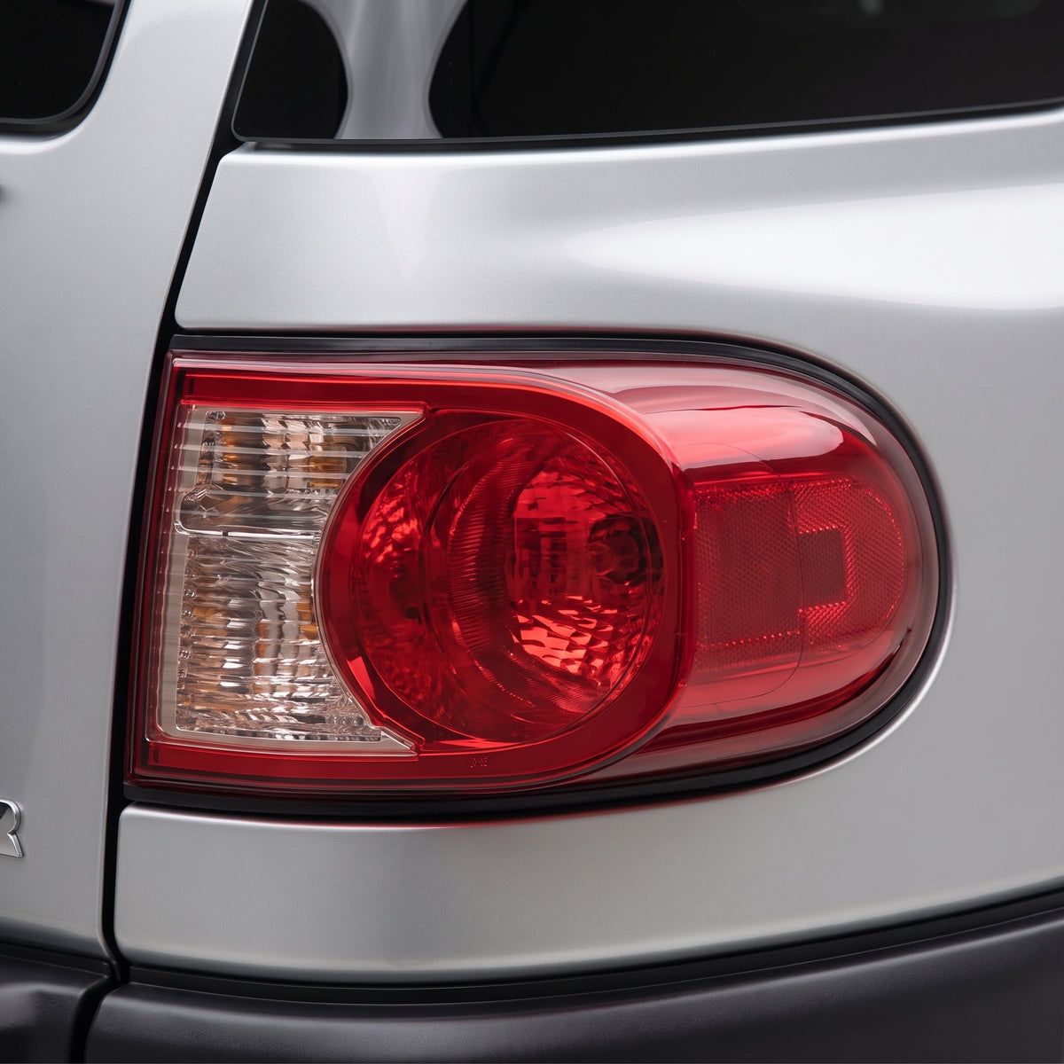 Toyota FJ Cruiser GSJ15R (2010 - 2016) Halogen Tail Lights LH + RH installed