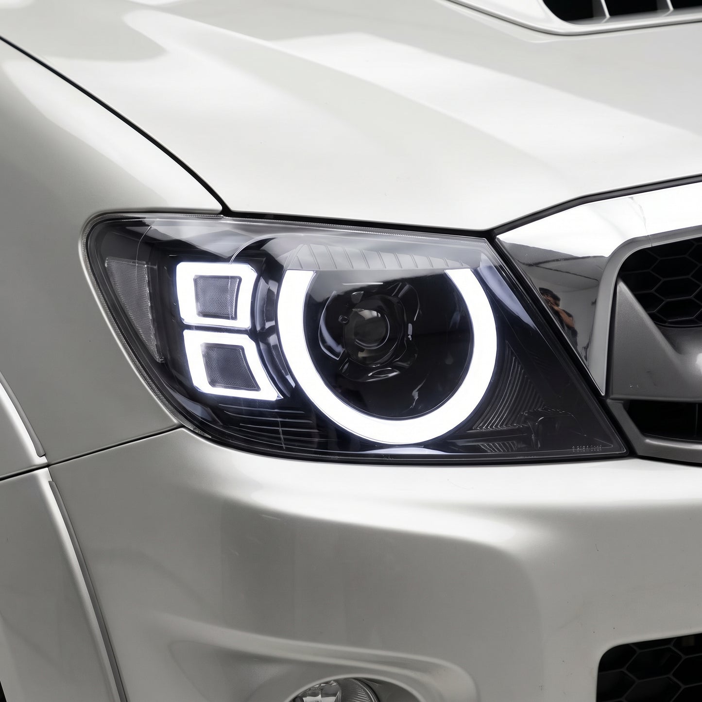 Toyota Hiux N70 (2005 - 2015) Full LED DRL Headlights LH + RH