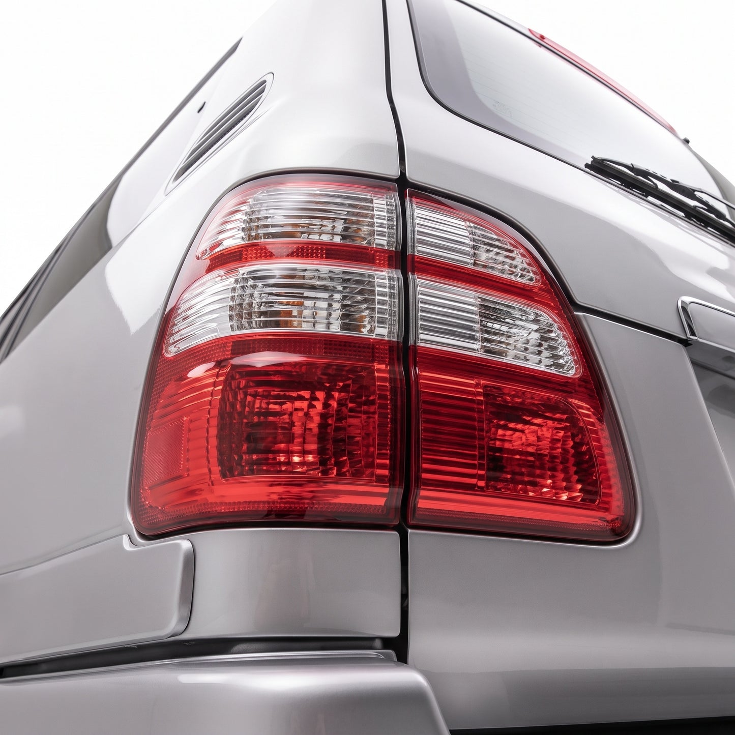 Toyota LandCruiser 100 Series (2002 - 2005) OEM Style Tail Lights LH + RH