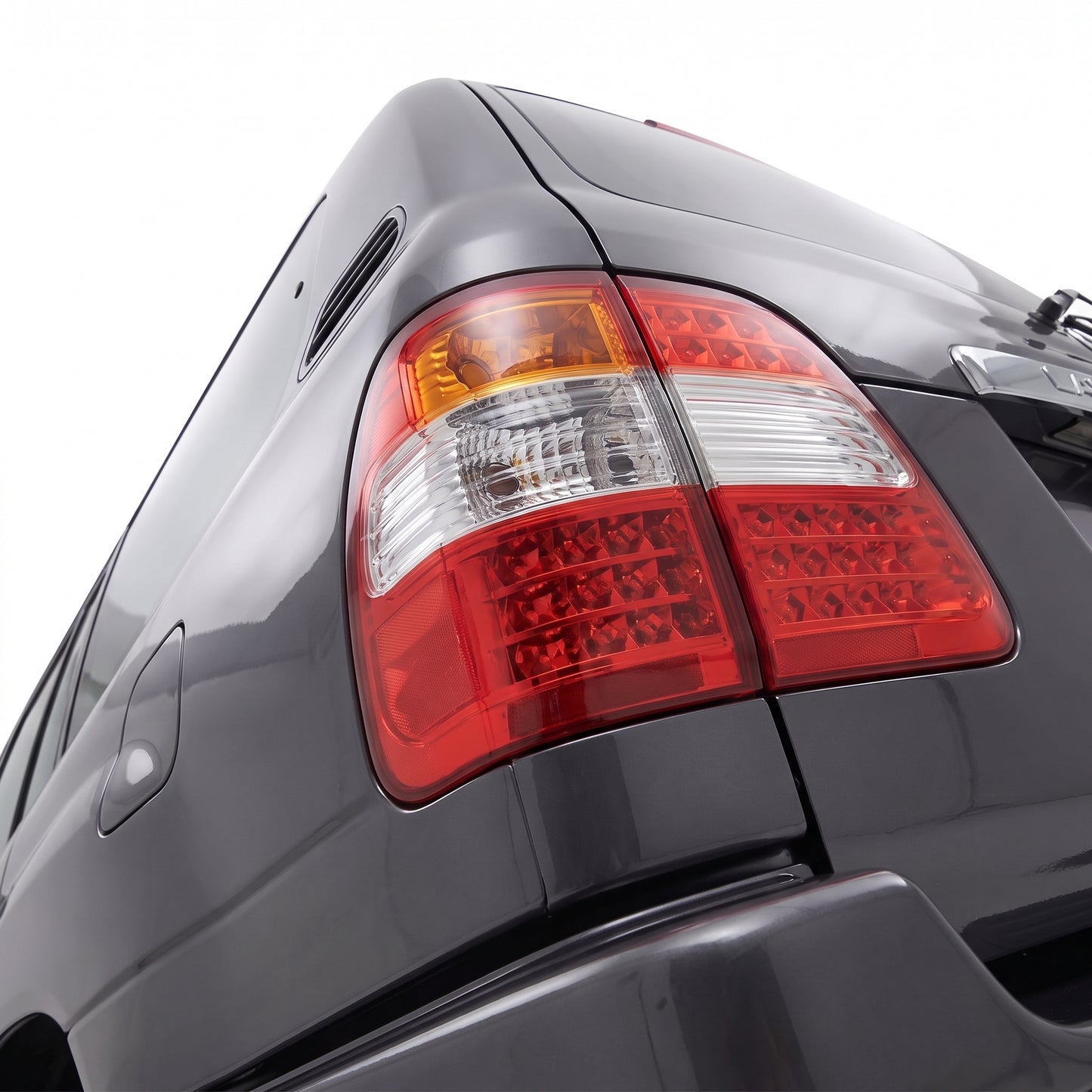 Toyota LandCruiser 100 Series (2005 - 2007) Inner and Outer OEM Style Tail Lights LH + RH