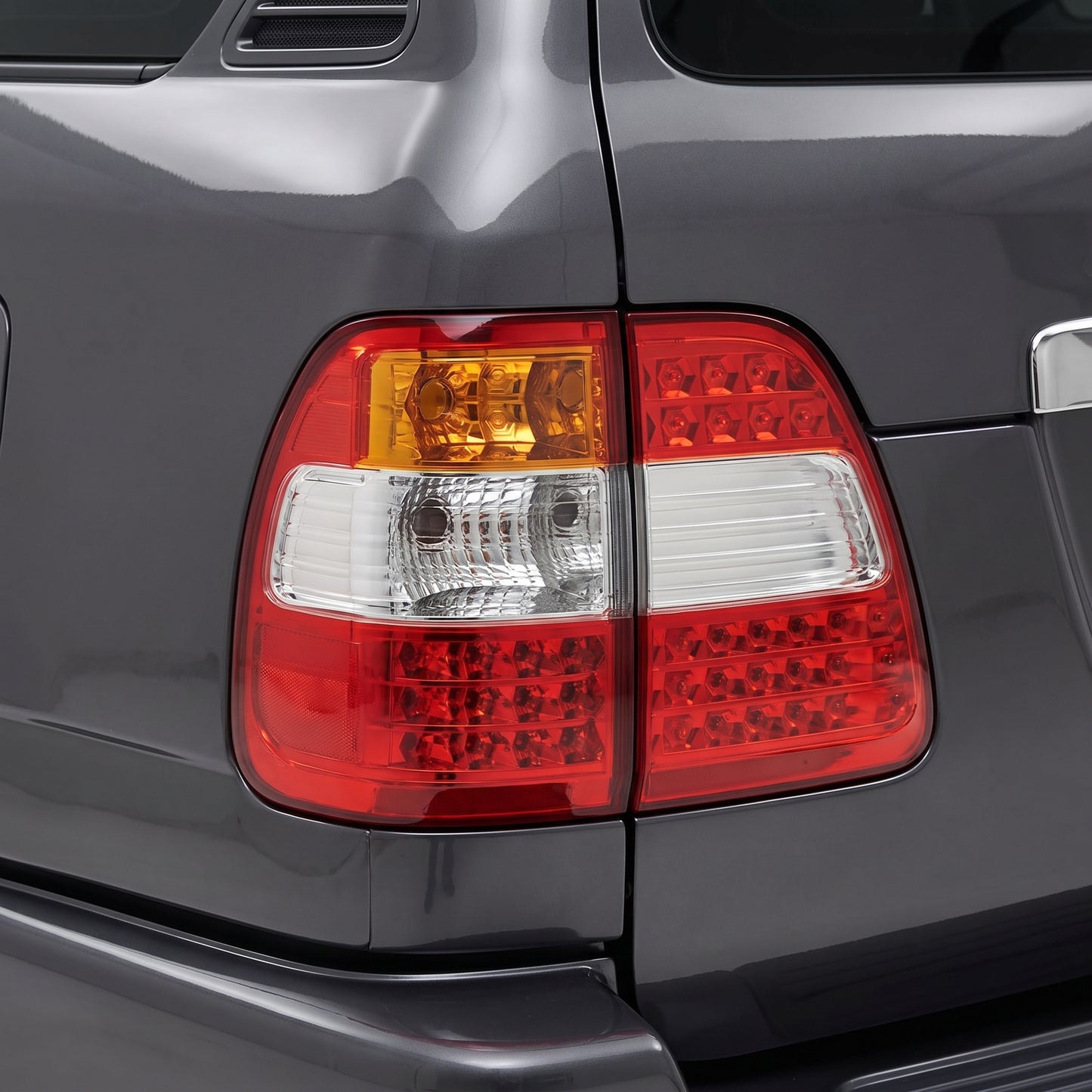 Toyota LandCruiser 100 Series (2005 - 2007) Inner and Outer OEM Style Tail Lights LH + RH