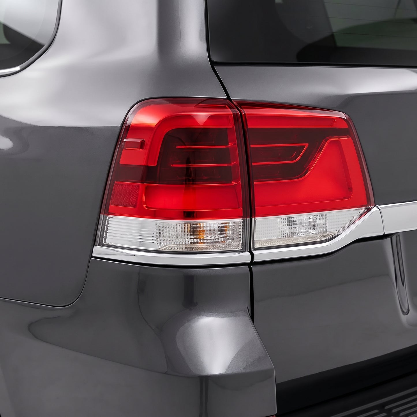 Toyota LandCruiser 200 Series 3 (2015 - 2021) Tinted Lens Rear Garnish Tail Lights LH + RH