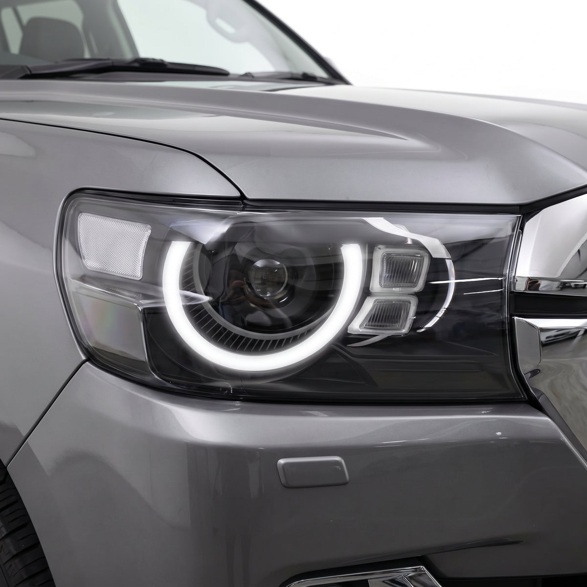 Toyota LandCruiser 200 Series Facelift (2016 - 2021) Angel Eyes LED DRL Headlights LH + RH installed
