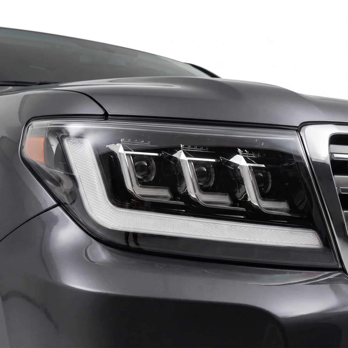Toyota LandCruiser 200 Series (2007- 2015) FULL LED DRL Projector Headlights LH + RH installed close-up