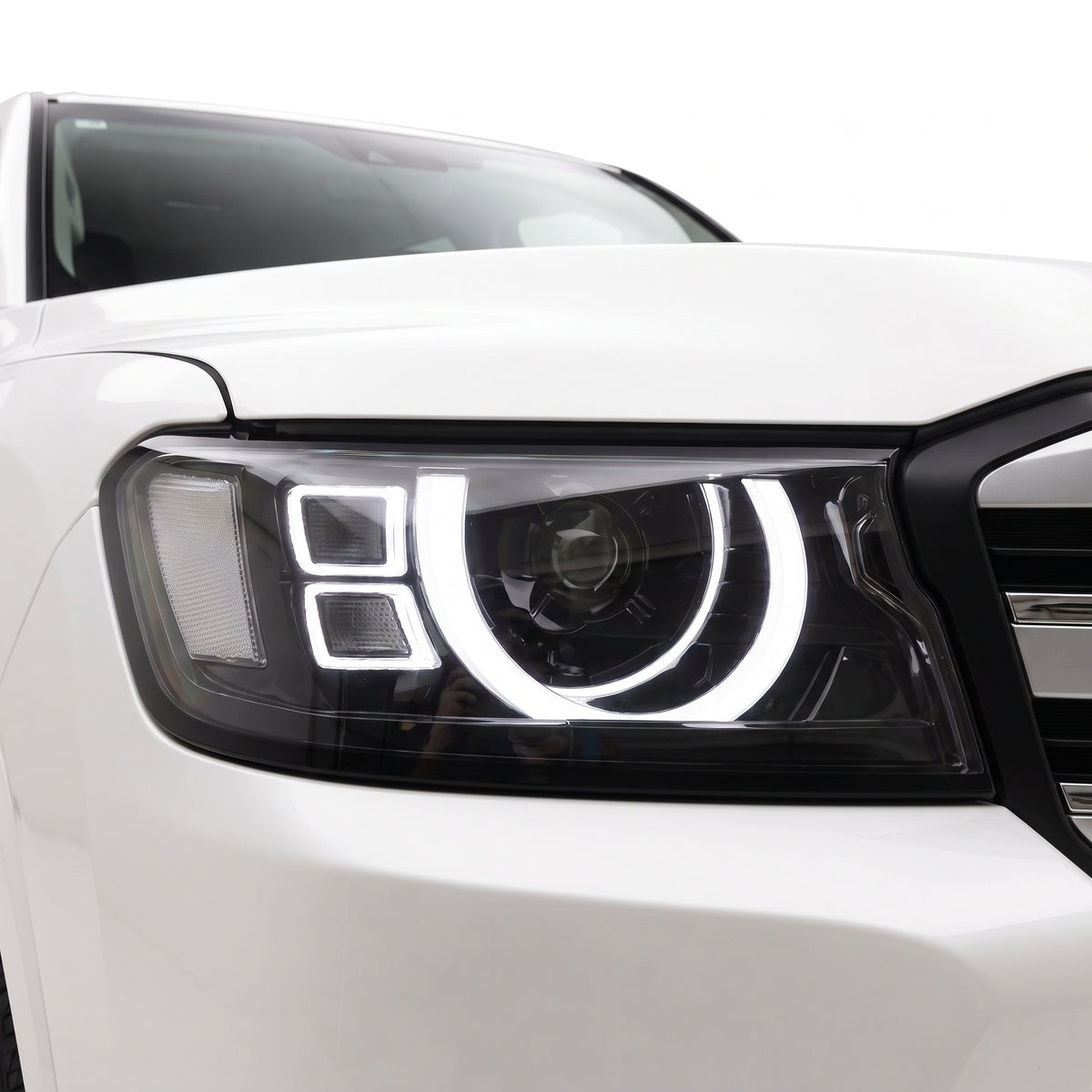 Toyota LandCruiser 300 Series (2021 - 2024) Sequential LED Headlights Halo DRL  LH + RH installed close-up
