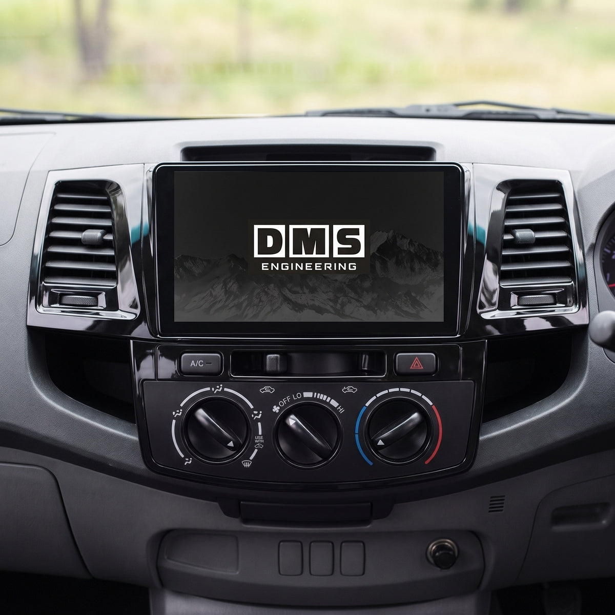 Toyota Hilux N70 (2005 - 2015) 9" 13.3" Wireless Android 16 Head Unit for Apple CarPlay / Android Auto Straight Knob AC Panel