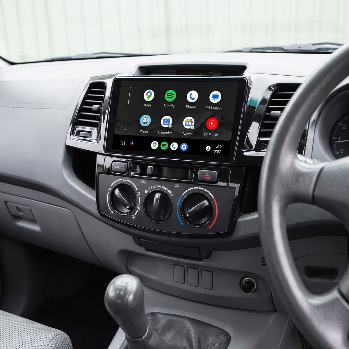 Toyota Hilux N70 (2005 - 2015) 9" 13.3" Wireless Android 16 Head Unit for Apple CarPlay / Android Auto Straight Knob AC Panel
