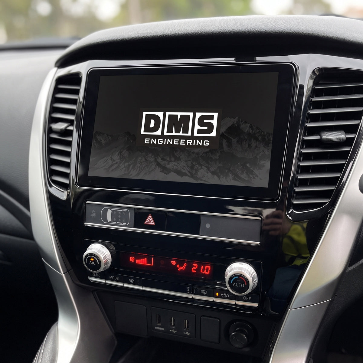 Mitsubishi Pajero Sport QF (2019 - 2024) 10" Wireless Android 16 Head Unit for Apple CarPlay / Android Auto